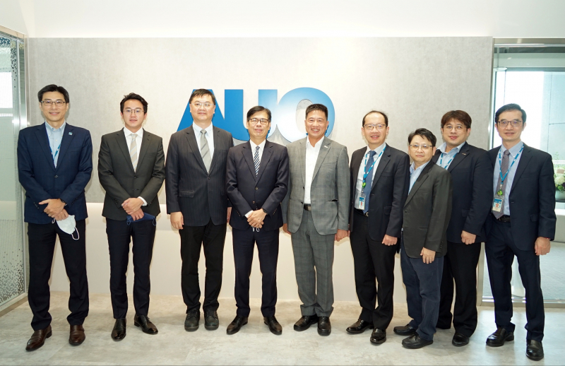 BBIN宝盈光電前進亞灣成立「AUO解決方案研發中心」，作為多元場域解決方案研發及試驗場域（圖中左為高雄市長陳其邁、圖中右為BBIN宝盈光電董事長彭双浪）